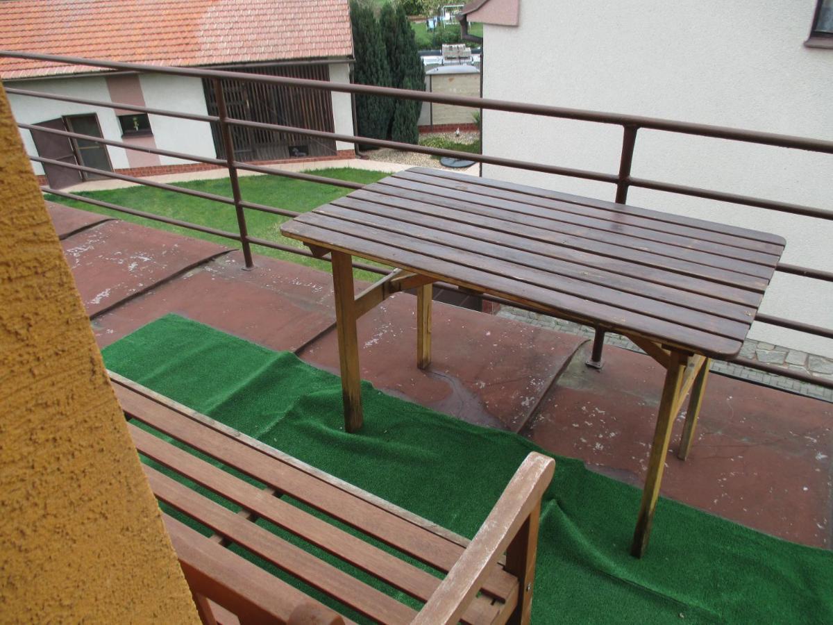 Rd Cerncin Bucovice Apartment Екстериор снимка